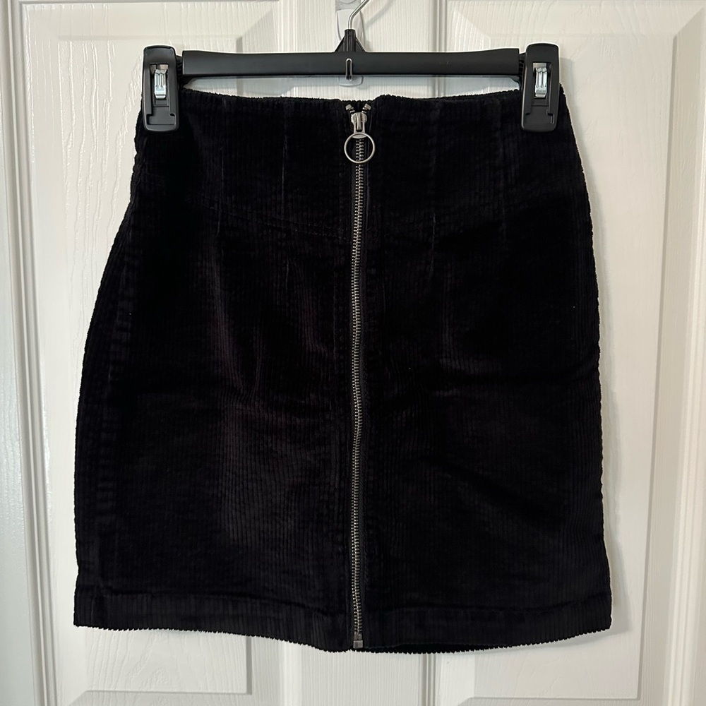 NWOT Tinseltown Black Corduroy Pencil Skirt with Front Zipper
